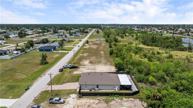 2749 NE 7th PL, Cape Coral, FL 33909