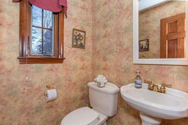 10 Seminole Road, Canton, MA 02021