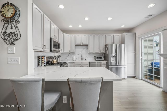 87 Deepwater Circle, Manalapan, NJ 07726