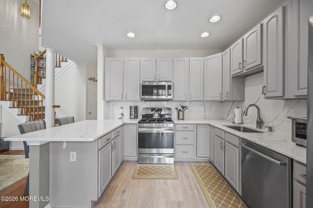87 Deepwater Circle, Manalapan, NJ 07726