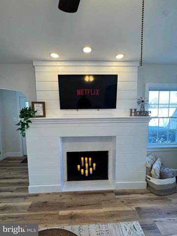 927 HAMILTON STREET, Carlisle, PA 17013