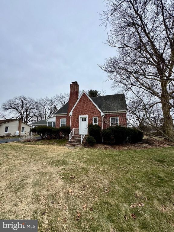 927 HAMILTON STREET, Carlisle, PA 17013