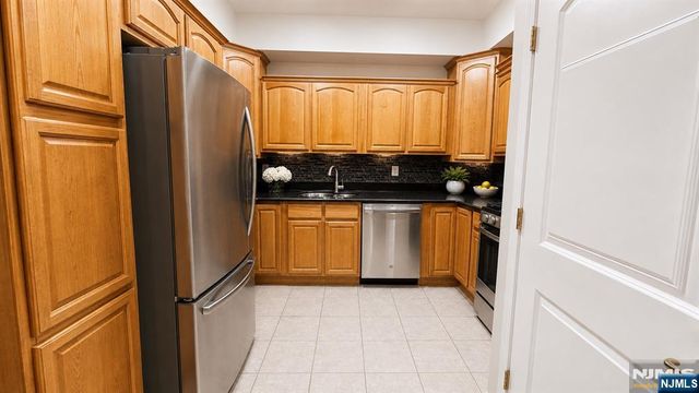 351 S Broad Street 403, Elizabeth, NJ 07202