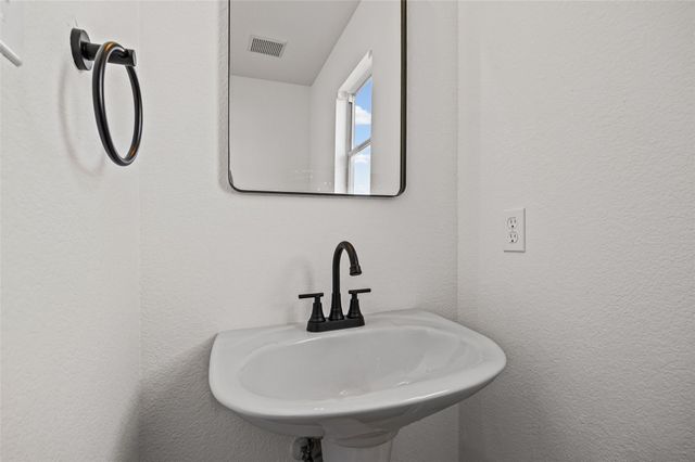 2206 Canvas Back DR, Taylor, TX 76574