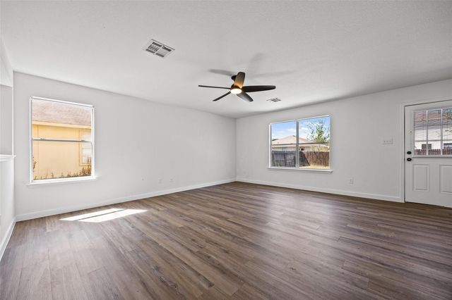 2206 Canvas Back DR, Taylor, TX 76574