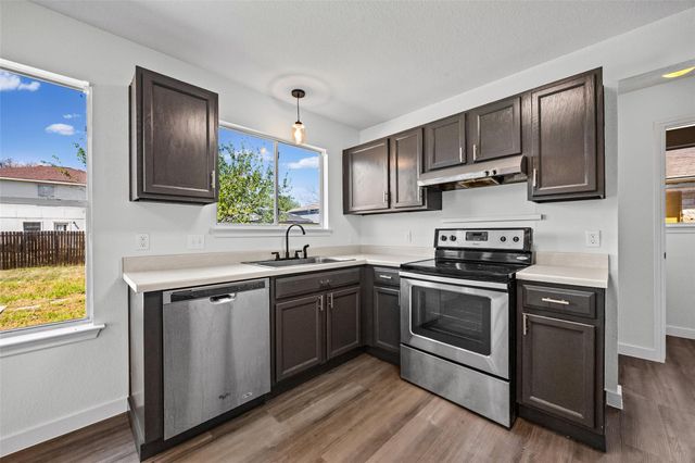 2206 Canvas Back DR, Taylor, TX 76574