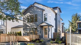 9315 132nd Avenue NE #B, Kirkland, WA 98033