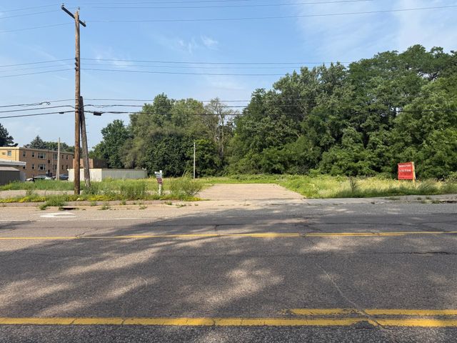 1943 Rice Street, Roseville, MN 55113