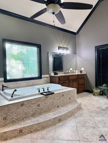 211 Lowpoint Trail, Warner Robins, GA 31093