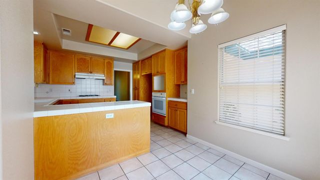 2808 W Brentford Court, Fresno, CA 93711
