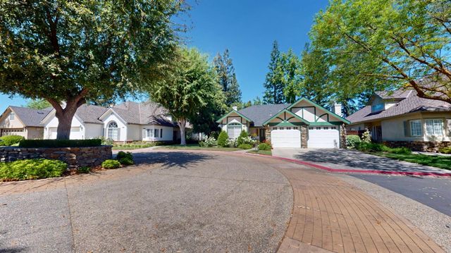 2808 W Brentford Court, Fresno, CA 93711