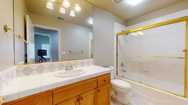 2808 W Brentford Court, Fresno, CA 93711