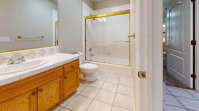 2808 W Brentford Court, Fresno, CA 93711