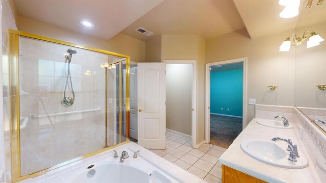 2808 W Brentford Court, Fresno, CA 93711