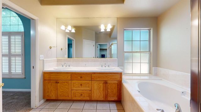 2808 W Brentford Court, Fresno, CA 93711