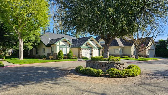 2808 W Brentford Court, Fresno, CA 93711