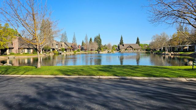 2808 W Brentford Court, Fresno, CA 93711