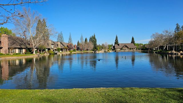 2808 W Brentford Court, Fresno, CA 93711