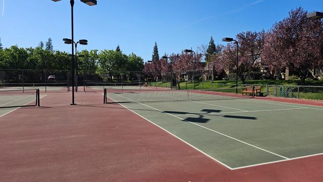 2808 W Brentford Court, Fresno, CA 93711