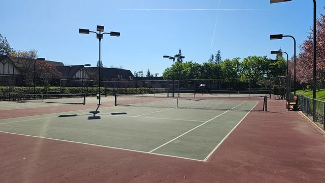 2808 W Brentford Court, Fresno, CA 93711