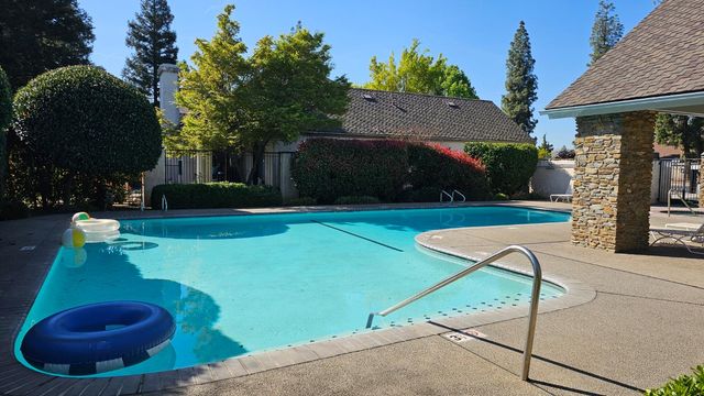 2808 W Brentford Court, Fresno, CA 93711