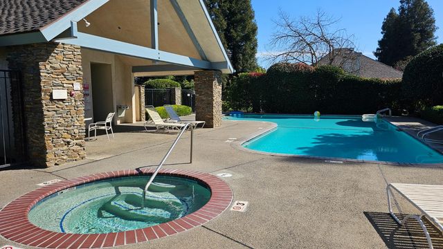 2808 W Brentford Court, Fresno, CA 93711