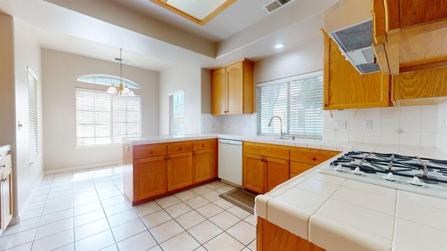 2808 W Brentford Court, Fresno, CA 93711