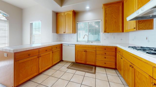 2808 W Brentford Court, Fresno, CA 93711