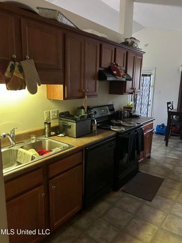 9840 Kaimuki Court, Diamondhead, MS 39525