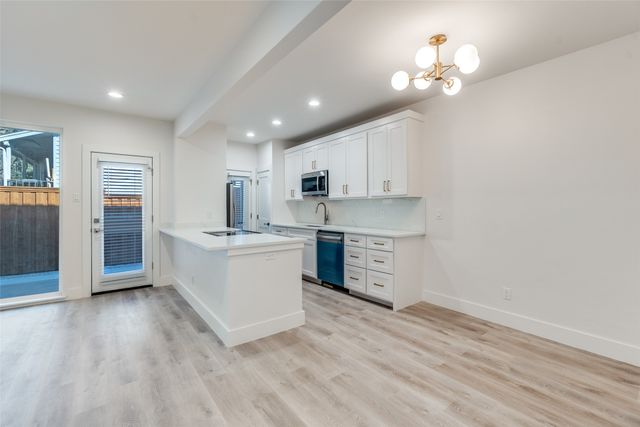 5755 Phoenix Drive A, Dallas, TX 75231