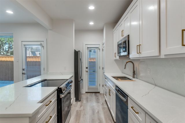5755 Phoenix Drive A, Dallas, TX 75231