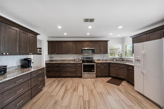 1957 PRAIRIE DUNES CIRCLE N, Lakeland, FL 33810