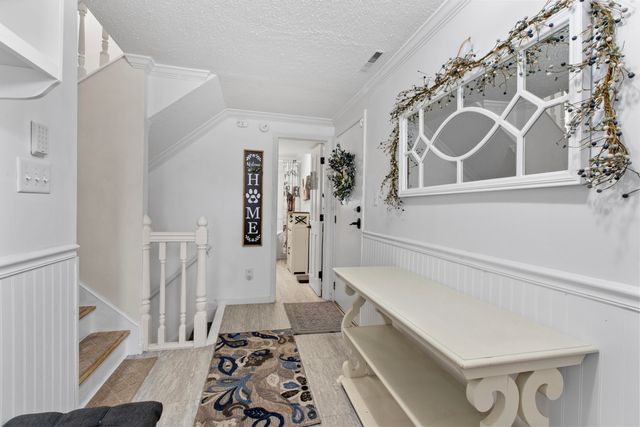 81 E Division Road, Valparaiso, IN 46383