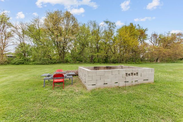 81 E Division Road, Valparaiso, IN 46383