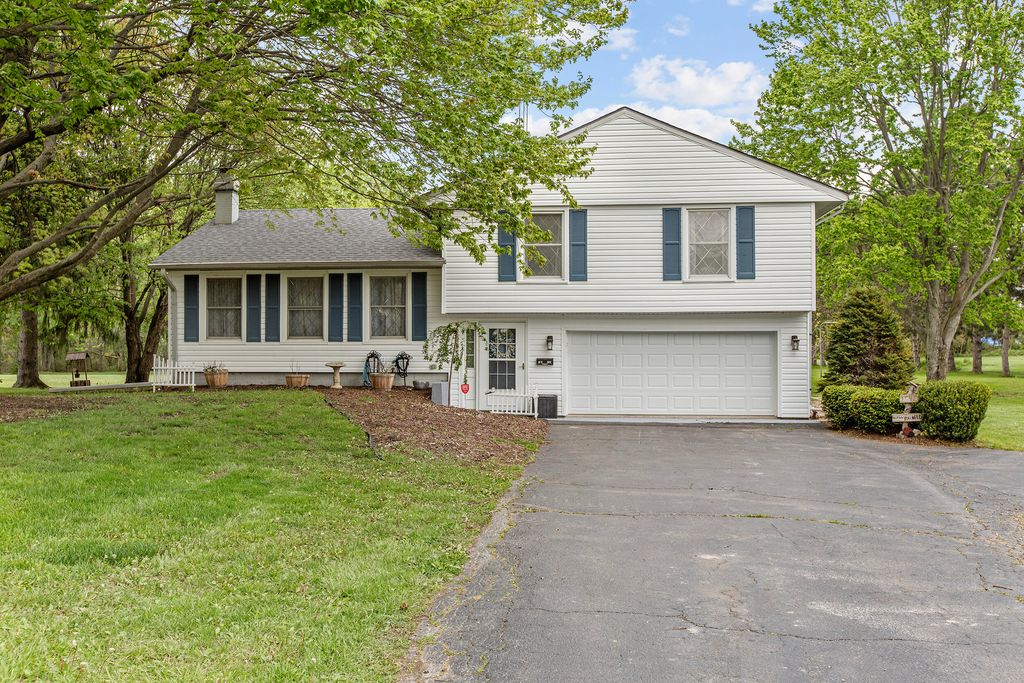 81 E Division Road, Valparaiso, IN 46383
