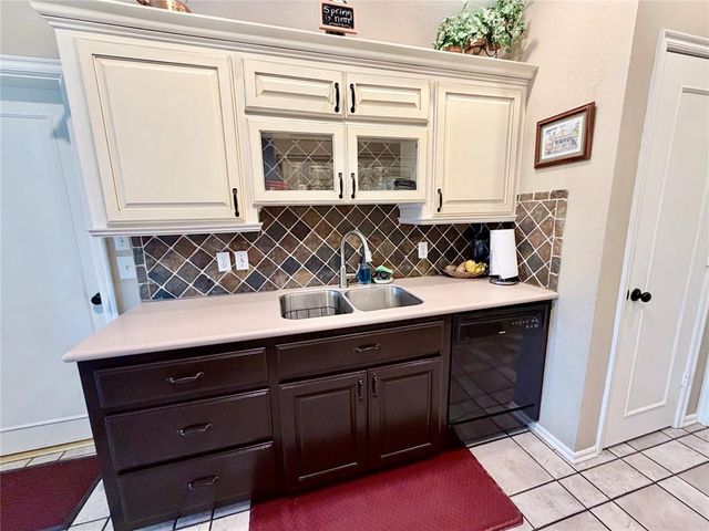 3800 Drawbridge Lane, Norman, OK 73072