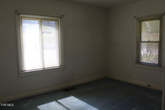 6284 Us Highway 421, Pennington Gap, VA 24277