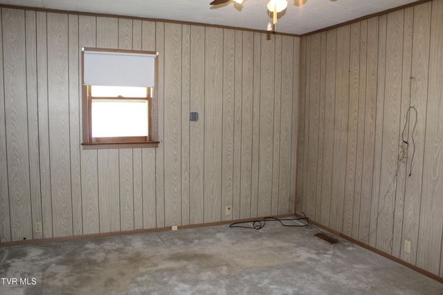 6284 Us Highway 421, Pennington Gap, VA 24277