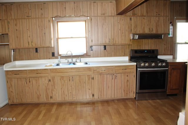 6284 Us Highway 421, Pennington Gap, VA 24277