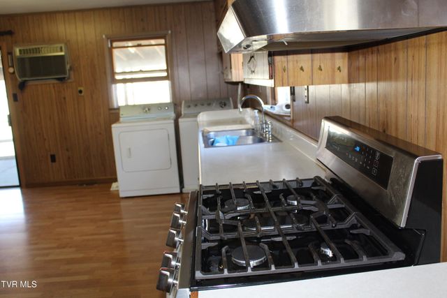 6284 Us Highway 421, Pennington Gap, VA 24277