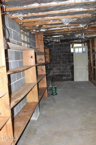 6284 Us Highway 421, Pennington Gap, VA 24277