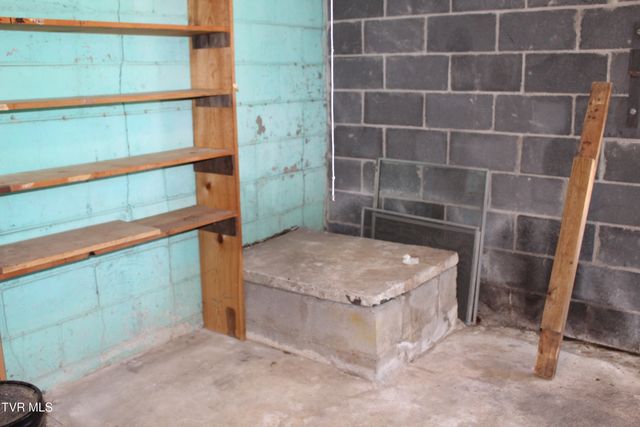 6284 Us Highway 421, Pennington Gap, VA 24277