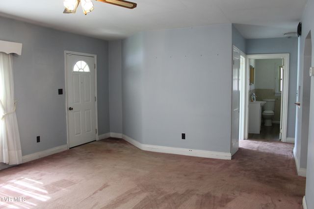 6284 Us Highway 421, Pennington Gap, VA 24277