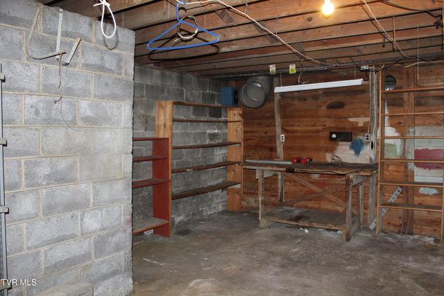 6284 Us Highway 421, Pennington Gap, VA 24277