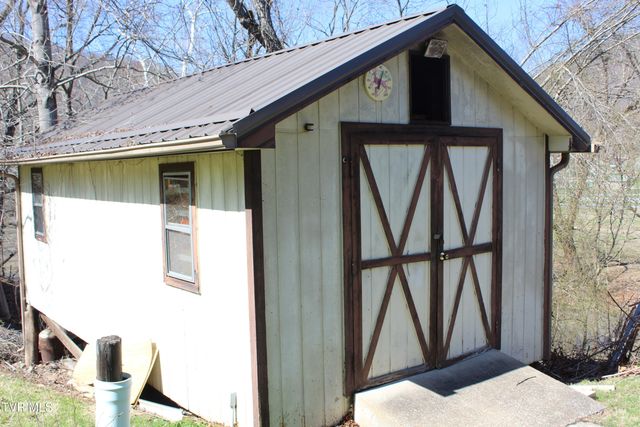 6284 Us Highway 421, Pennington Gap, VA 24277