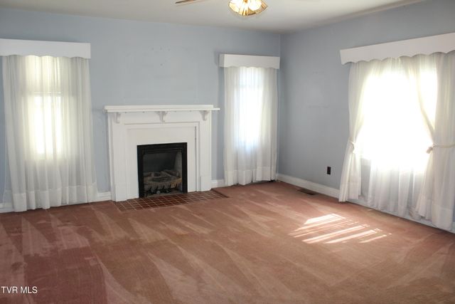 6284 Us Highway 421, Pennington Gap, VA 24277