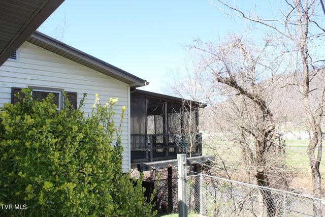 6284 Us Highway 421, Pennington Gap, VA 24277