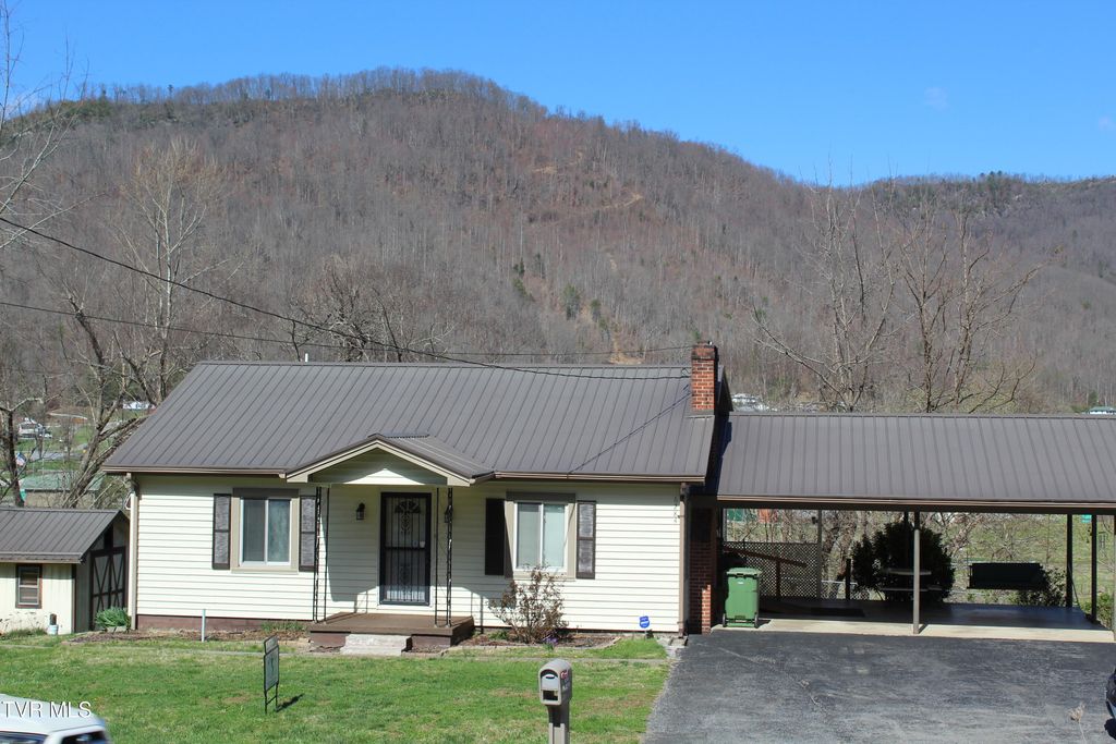 6284 Us Highway 421, Pennington Gap, VA 24277