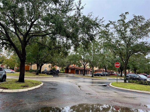 5566 METROWEST BOULEVARD 2-105, Orlando, FL 32811