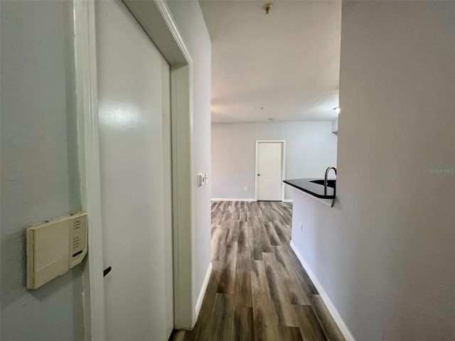5566 METROWEST BOULEVARD 2-105, Orlando, FL 32811